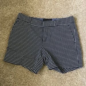 Short shorts black and white pattern